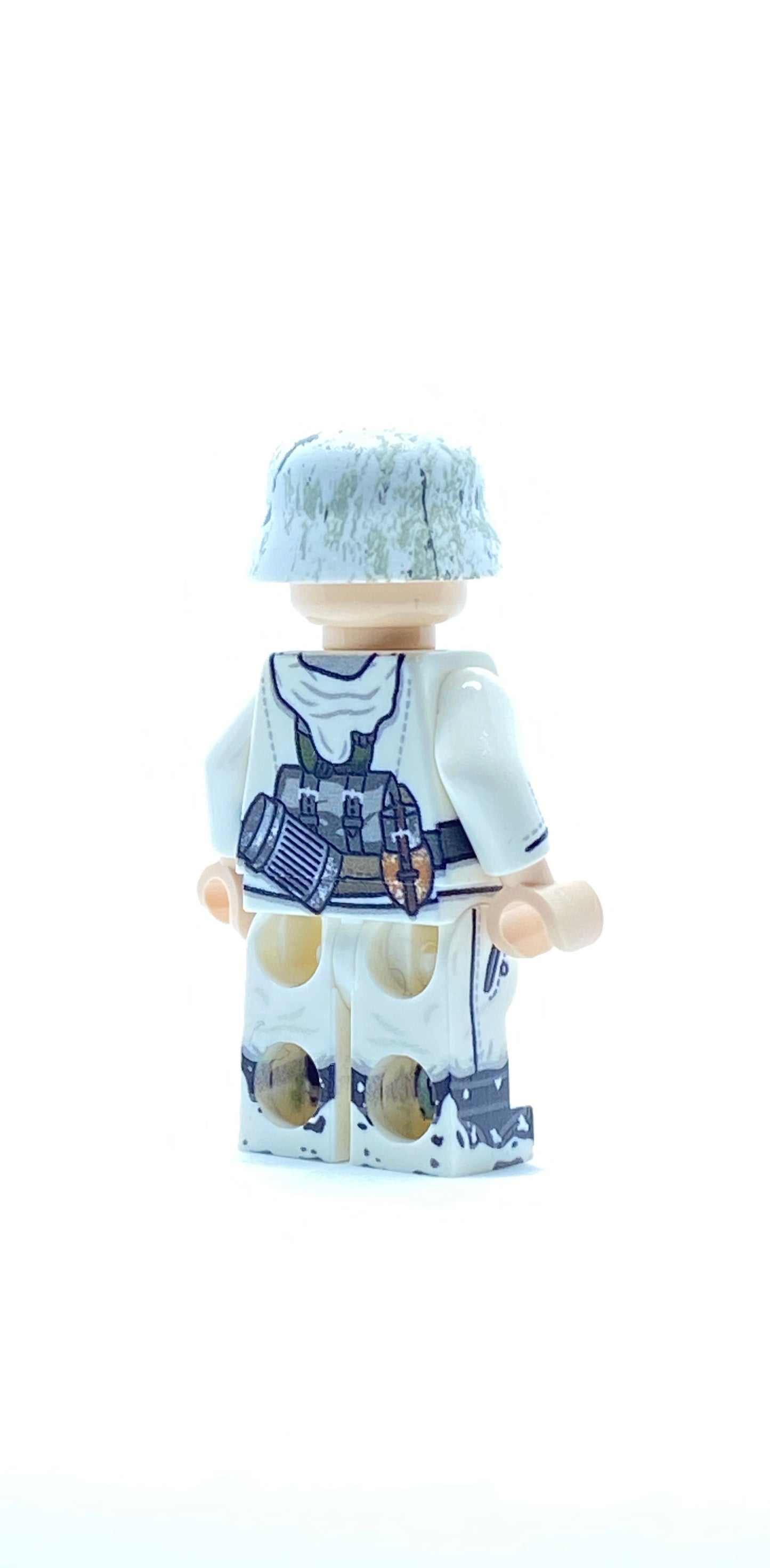 WWII GERMAN SNOW CAMO soldier